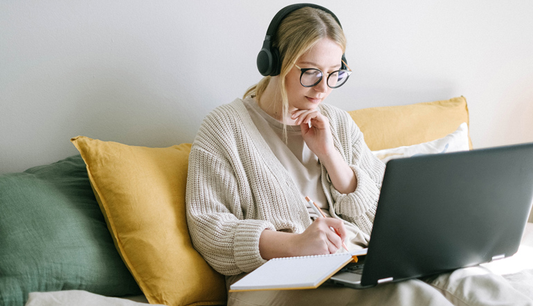 4 Work From Home Jobs That Require No Experience